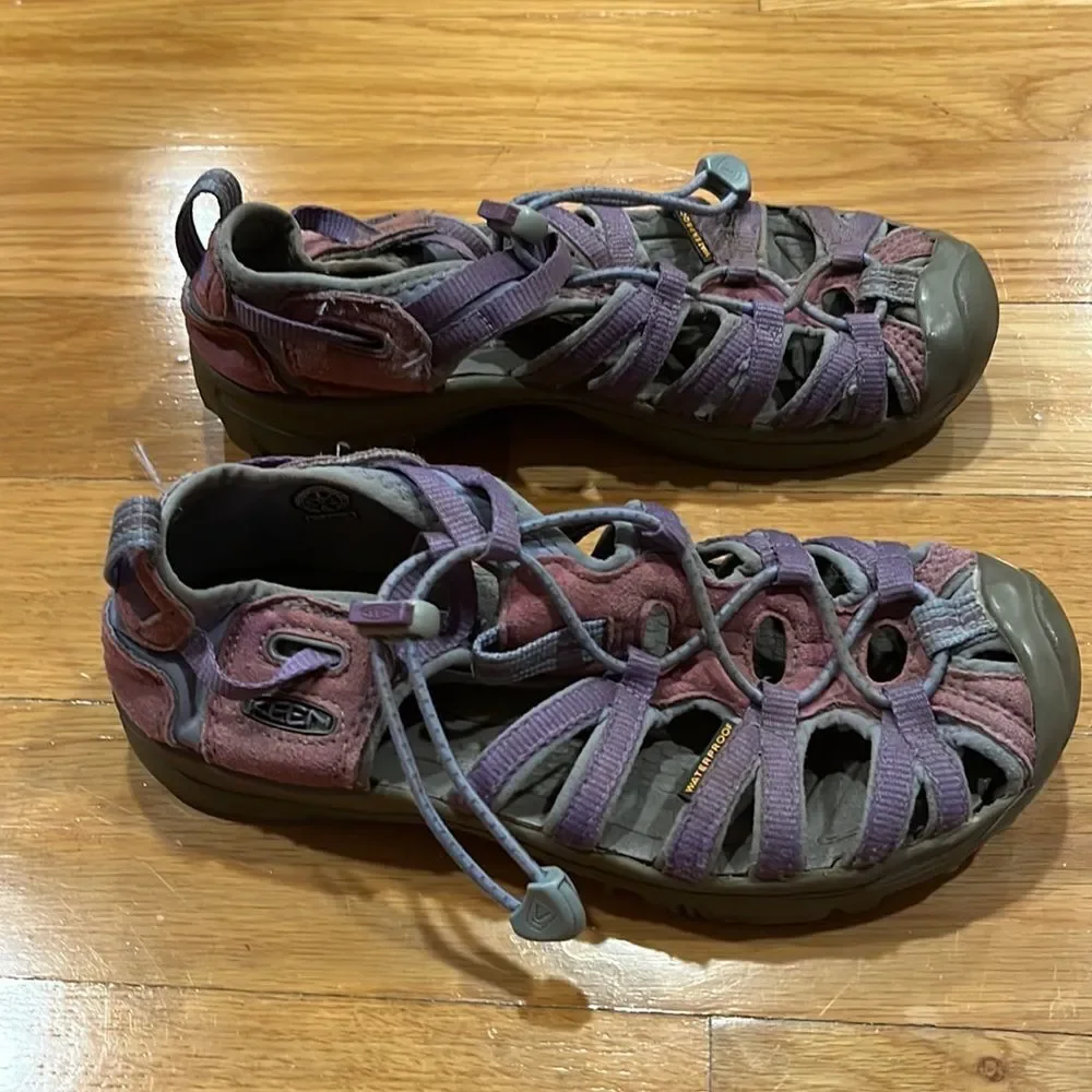𝅺KEEN girls waterproof sandals size 3.